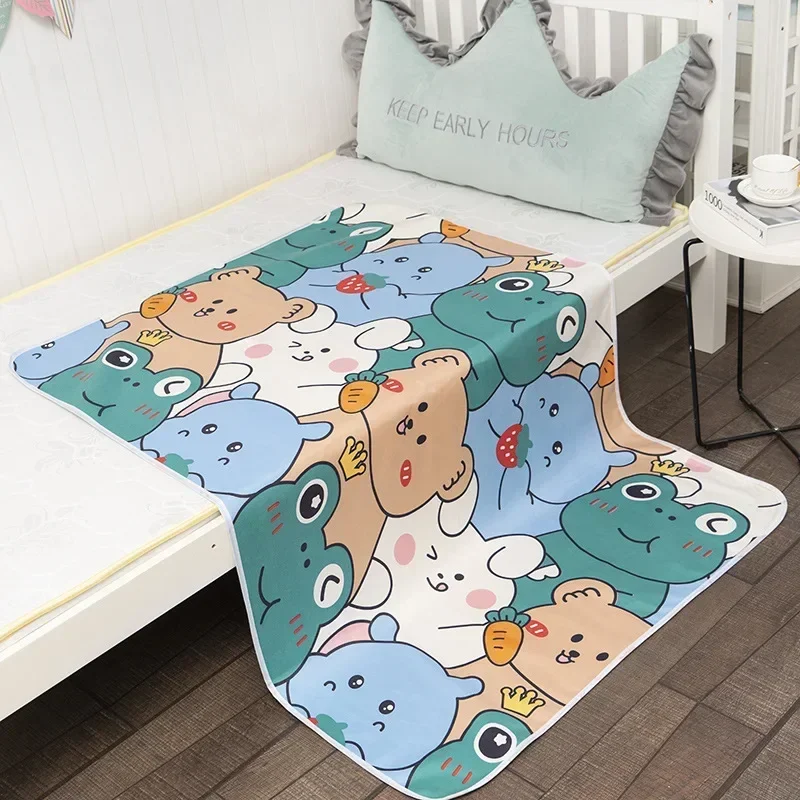 Newborn Cartoon Urine Pad Port - огляд і ціна Diaper Changing Mat
