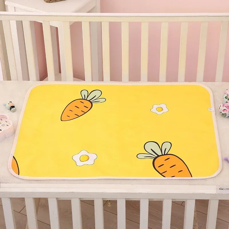 Newborn Cartoon Urine Pad Port - огляд і ціна Diaper Changing Mat